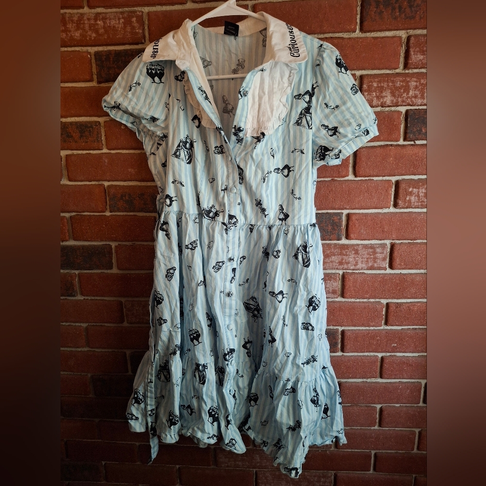DISNEY Alice In Wonderland Curiouser & Curiouser Collared Dress Size Medium